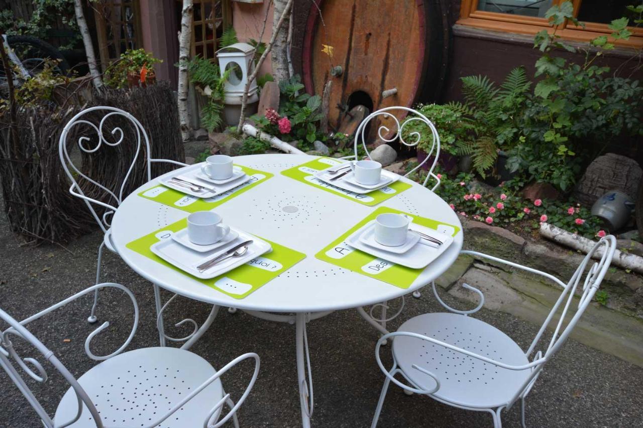 Chez Cecile Bed And Breakfast Chez Le Vigneron Colmar Bagian luar foto