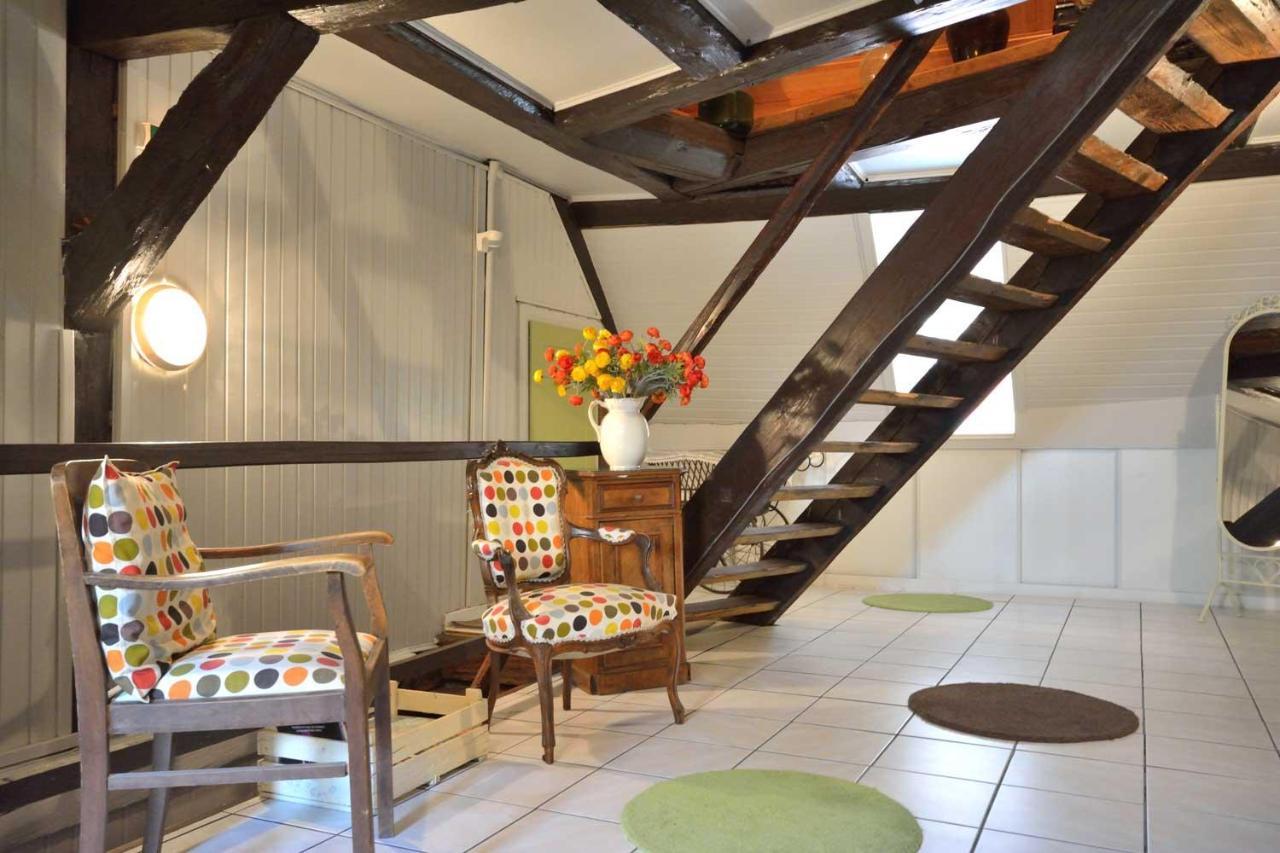 Chez Cecile Bed And Breakfast Chez Le Vigneron Colmar Bagian luar foto