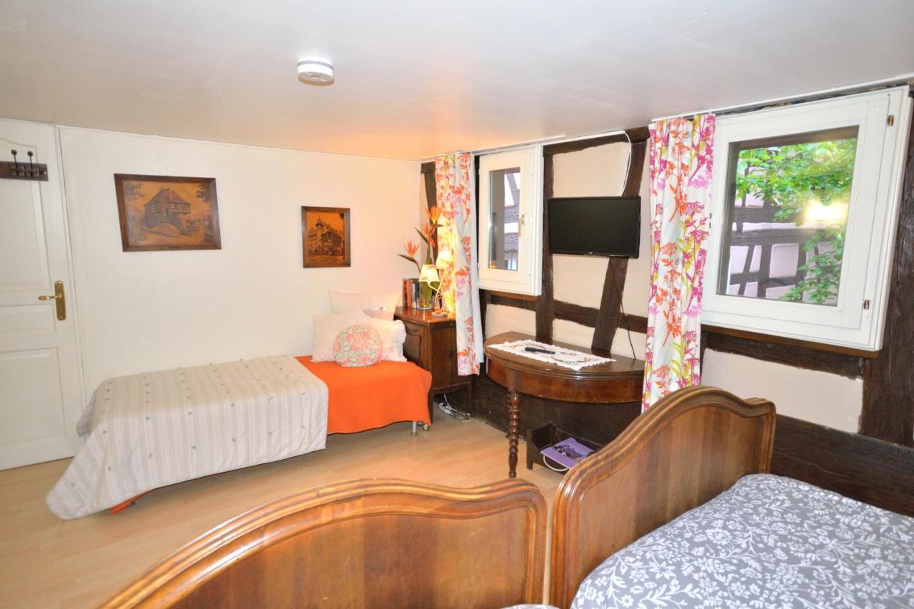 Chez Cecile Bed And Breakfast Chez Le Vigneron Colmar Bagian luar foto
